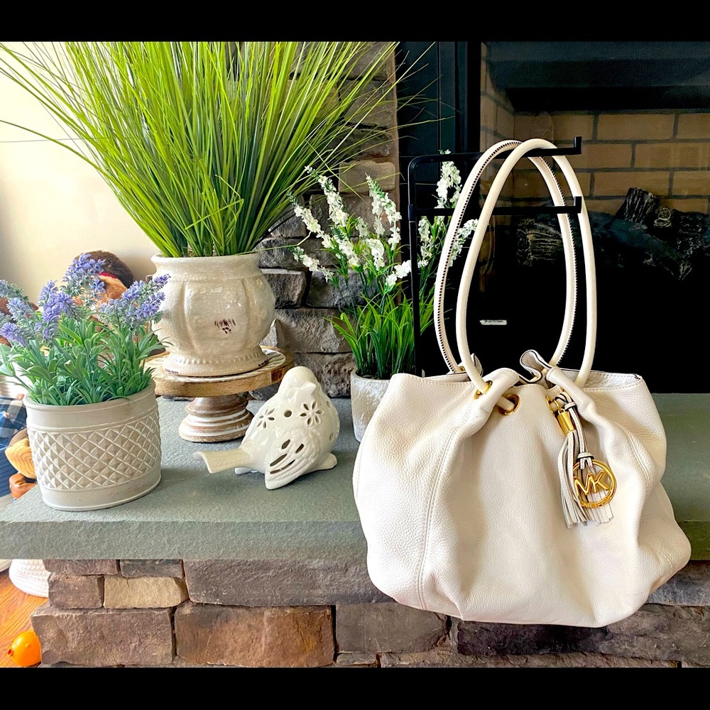 Beautiful pebble genuine leather Michael Kors handbag!